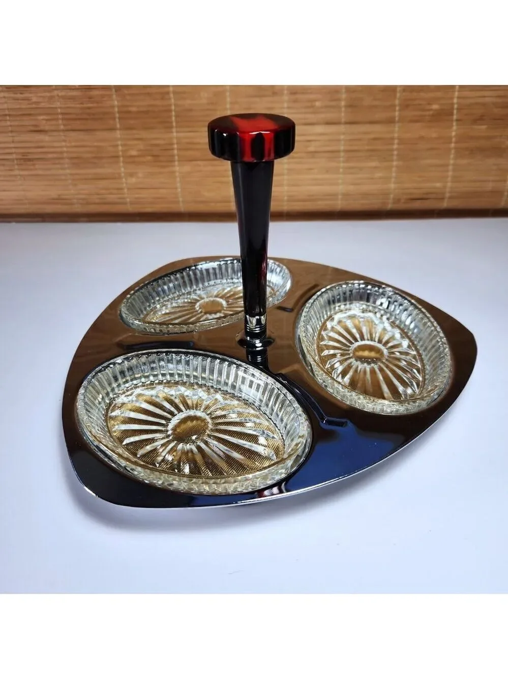 Glo-Hill Gourmates Relish Serving Tray Red Bakelite Handle Gold Colour Inserts - Picture 5 of 11